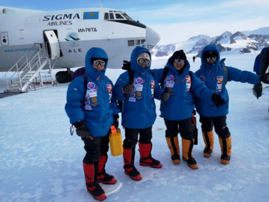 While Santa Is In North Pole All Women Msian Expedition Team Reaches South Pole Maycham China In Shanghai