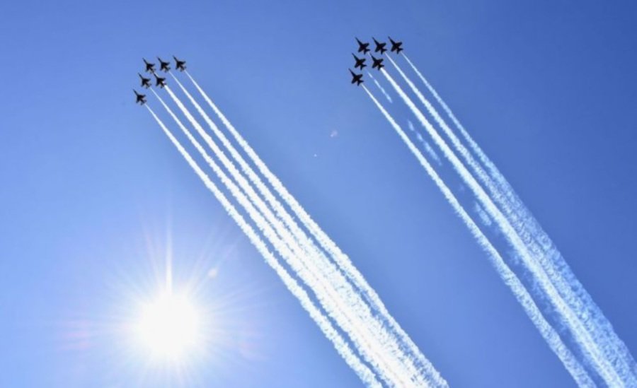 Fighter jets fly over New York to honour health workers battling Covid